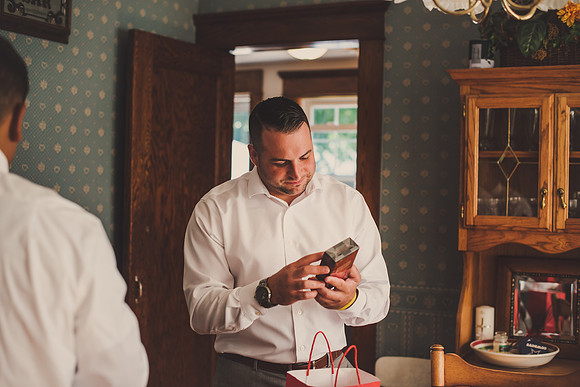 groom-3
