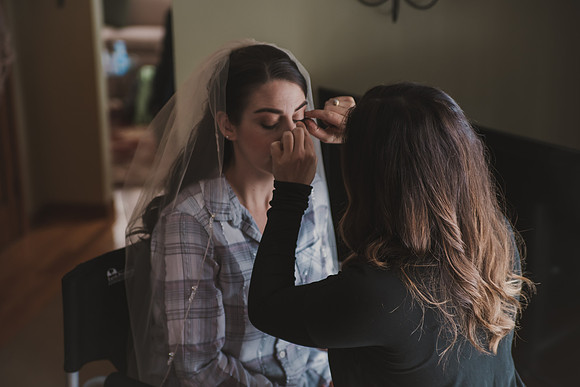 bridegettingready-1