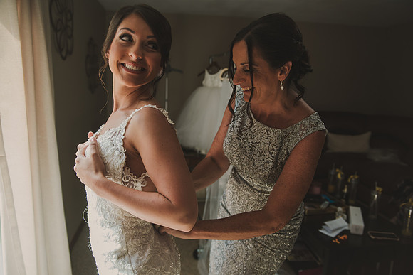 bride-gettingready-83