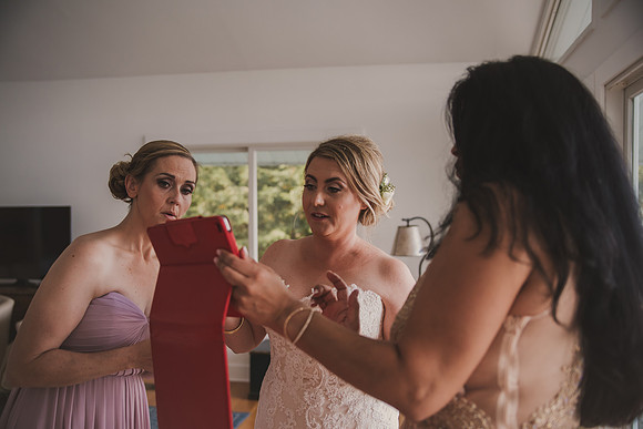 gettingready-bride-90