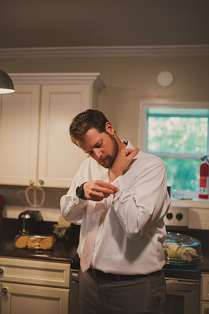gettingready-groom-20