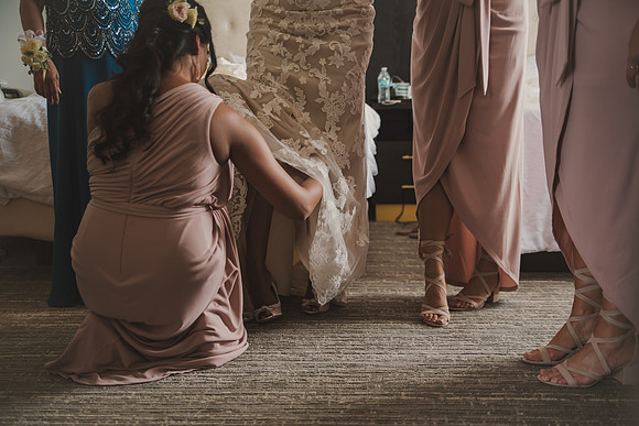 gettingready-bride-150