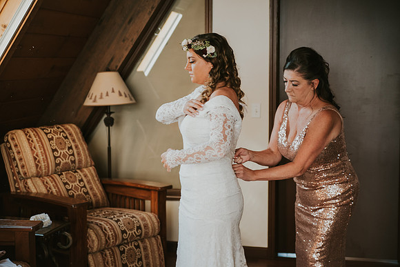 gettingready- bride-236