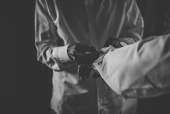 groom-gettingready-20