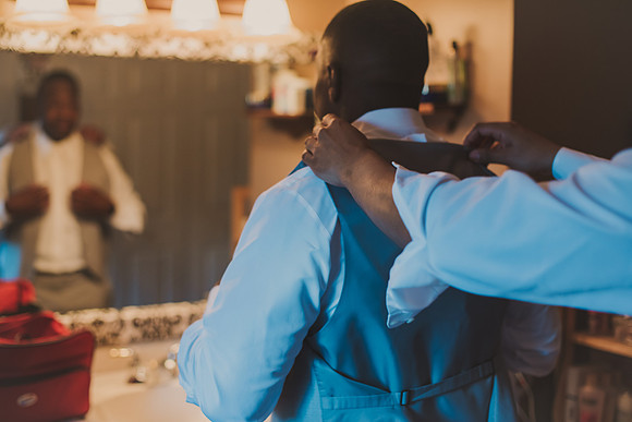 groom-gettingready-24
