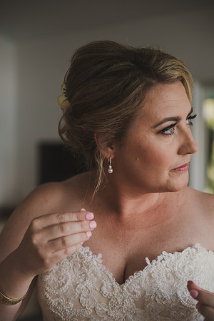 gettingready-bride-95