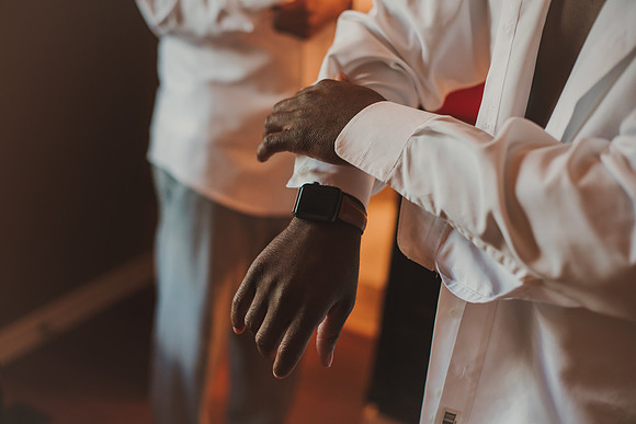 groom-gettingready-19
